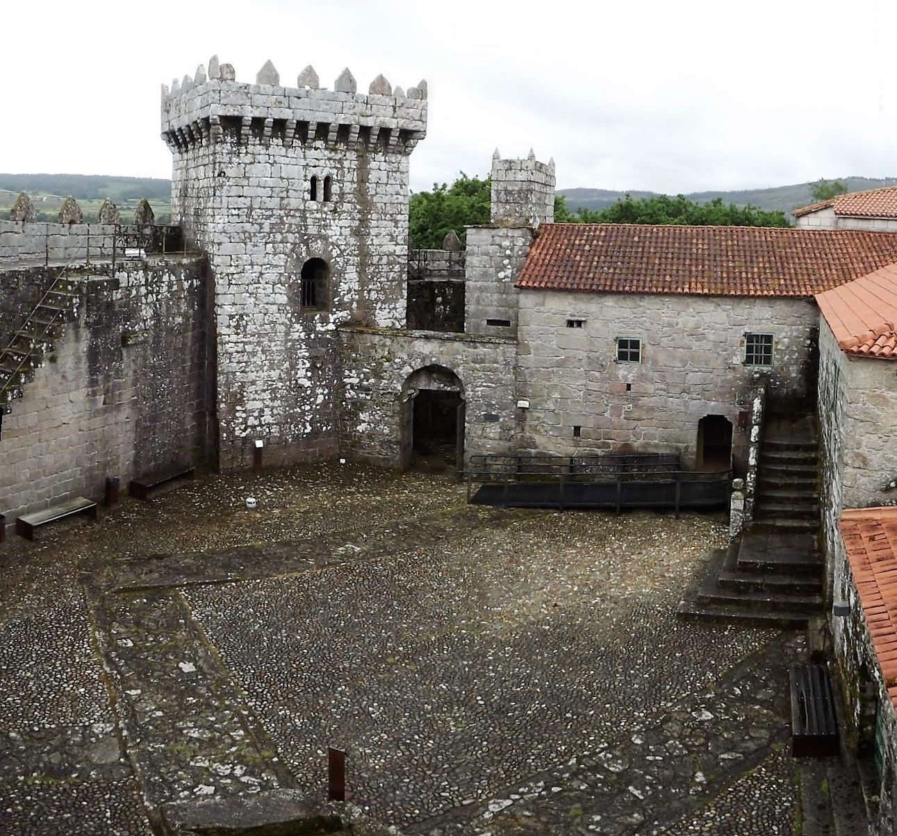 Panorámica do Castelo de Vimianzo e da súa contorna.